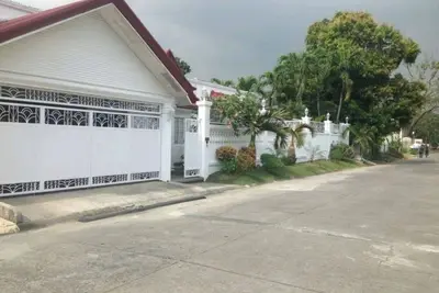 Image de Casa Meyer's  \n500sq m  lot, 300sq. m. Bf Homes Int. with pool and Jacuzzi.