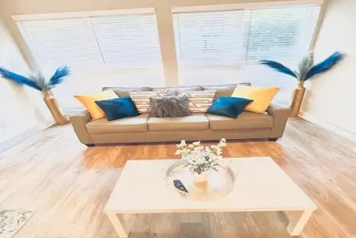 Image de Uptown Traveling Dreams Studio w/Gym & Rooftop Pool!