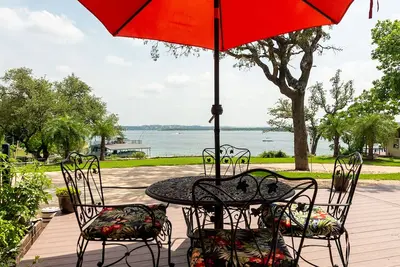 Image de Relaxing Lake Travis waterfront apartment with boat launch