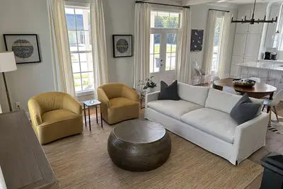 Image de Top Rated home in Starkvegas for a game day experience! ! 3 Min from campus!