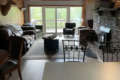 Image de Private cabin 1 acre lot. Close to town, Lake Superior, beaches, trails, casino