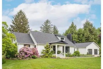 Image de Dogwood Creek - Cozy in-town cottage with incredible deck and beautiful gardens