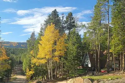 Image de Tranquil & idyllic 3br/2ba, A-Frame Cabin, w/WiFi in beautiful Evergreen,