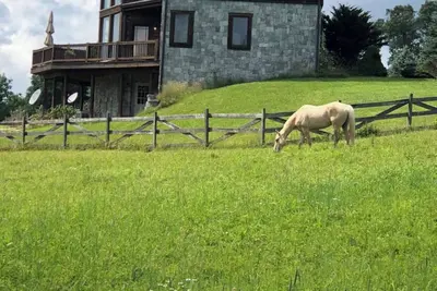 Image de Country home, Beautiful country home with horses
