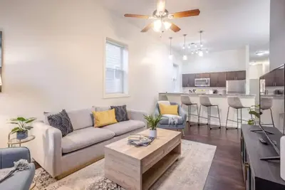 Image de Oakley Square Sleeps 5-Fully Remodeled-Walkable