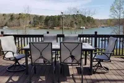 Pine Haven | Lake front home /w Dock, Cheerful 4 Bedroom Cottage /w Dock Max 6 ppl