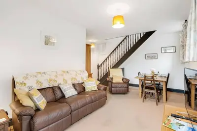 Image de Journeys End with surrounding Sea views