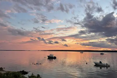 Image de Brand new private  beachfront home in Mashpee on Waquoit Bay