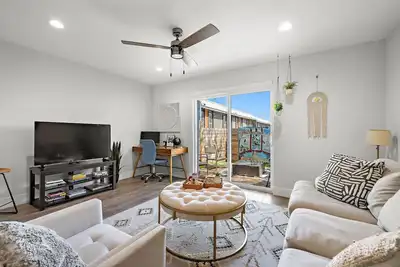 Image de Boho 2Bed Retreat - 5 min to Shops & Eats & Airport