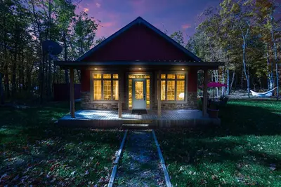 Image de Hot Tub/ Cottage on Crowe River / Acc 4 Adults + 2 children/ pets