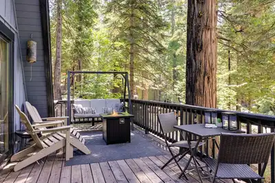 Image de Decks, Grills + Fire Pit: Camp Connell Hideaway!