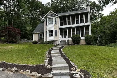 Image de Family House On Highland Lake with Dock