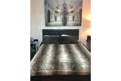 Image de Welcome to a boutique style room \"Midnight Rush\"