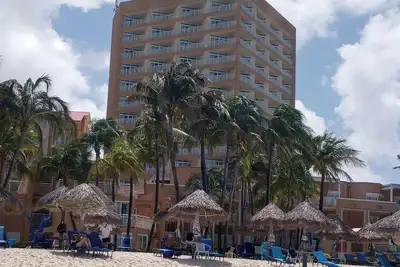 Image de One Happy Island! Beachfront 1 Br condo Divi Phoenix