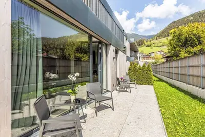 Image de Confortable appartement pour 6 personnes avec piscine, Wifi, Tv, terrasse, animaux admis et parking