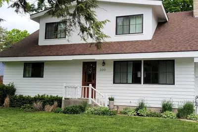 Image de Lovely Downtown Home in Beautiful Beach Town of Charlevoix