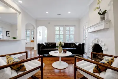 Image de San Antonio Historic cottage 10 minutes from downtown & Airport