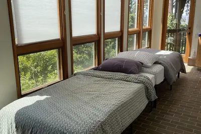 Image de Walk to Hayward Field - Private 2 bedroom Studio/Amazing View/HotTub