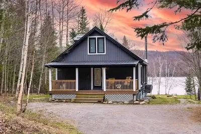 Image de Ultimate Lakeview Cottage Retreat: Hot Tub, Paddle & Play