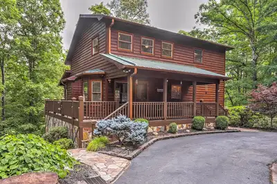 Image de Stunning Mountain Retreat w/ Fireplace, Hot Tub, Enclosed Game Room & Ping-Pong