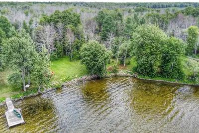 Image de Beautiful Chalet on the Lake!
