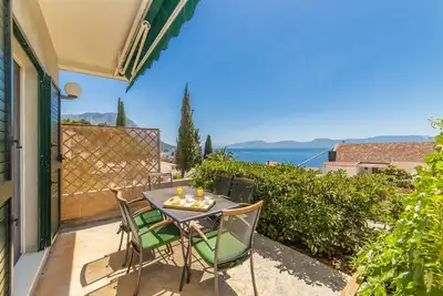 Image de Appartement de deux chambres avec la terrasse et la vue sur le mer Brist, Makarska (A-19737-a)