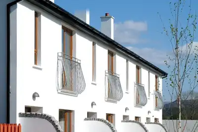 3 bedroom home with free wifi close to Kenmare town