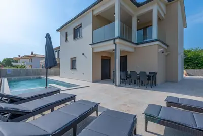 Image de Neu! Luxuriöse Privaten Villa M/pool für 10 Personen 3 km vom Meer Entfernt