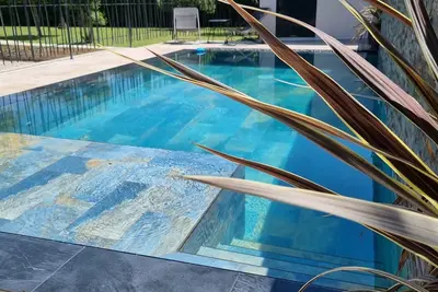 Image de Maison vue sur le Lubéron Avec Piscine Miroir