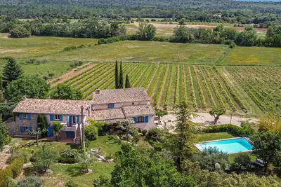 Image de Mas provençal avec piscine en pleine nature - 833 Fox