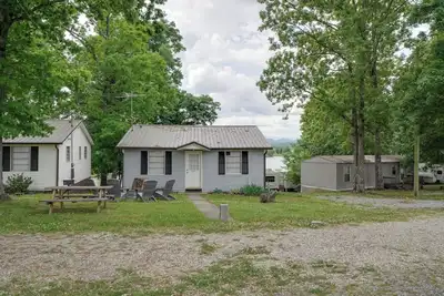 Image de Lakefront Cabin in Dandridge w/ Fire Pit & Grill!