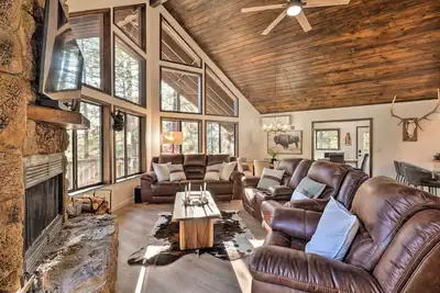 Image de Wraparound Deck & Poker Room: Cabin in Munds Park