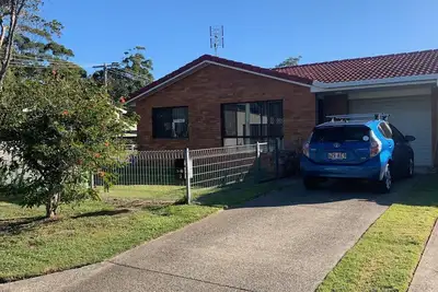 Quiet Beach House, 2 mins from the beach!