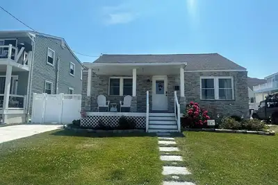 Image de Cozy home-walking distance to the Beach and pet friendly