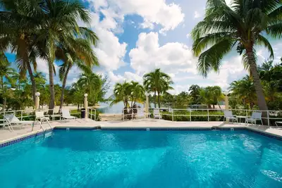 Image de Kai Time: Island living on Bio Bay w\/Free Kayaks, & Bikes--Walk to Rum Point Beach!