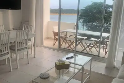 Image de Appartement pieds dans l’eau dans parc arboré