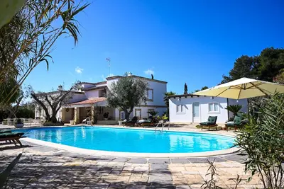 Image de Awesome Villa - Pool ✩ Garden ✩ Parking ✩ Wifi ✩
