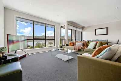 Image de Jasper 4 in the Town Centre with Lake views