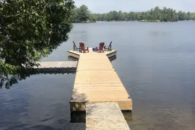 Image de Beautiful Muskoka Lakefront Cottage