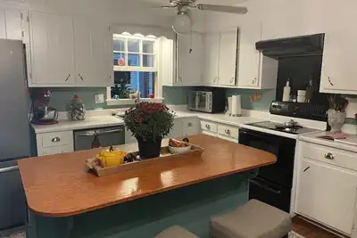 Image de Charming House, 10 minutes to Ua Campus and downtown!