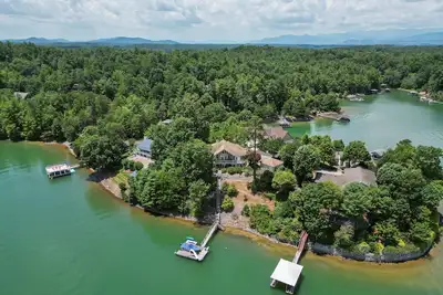 Image de Flexible stays! Private Waterfront w/ Dock & close to nearby trails.