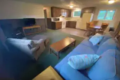 Image de Country living close to it all