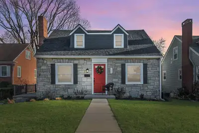 Image de This house is a 4 bedroom(s), 3 bathrooms, located in Lexington, Ky.