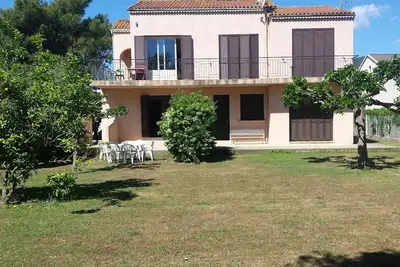 Image de Dessous de Villa à 150 mètres de la plage
