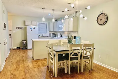 Image de Skipping Stones ~ Silver Creek ~ Close to beaches!