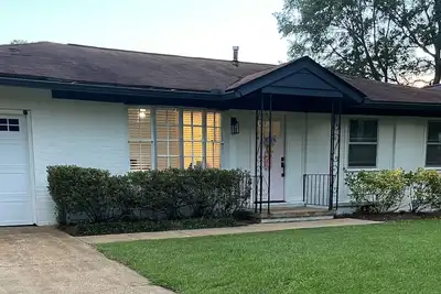 Image de Great location- walk to the Square!