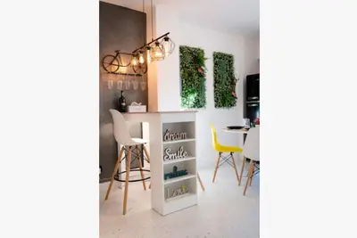 Image de Artsy riverside suite - Amazing central apartment