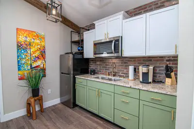 Image de Rare Rustic Retreat In The Heart Of Downtown