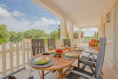 Image de 3 km du centre historique, 7 couchages, wifi, clim à 6 km de la Réserve