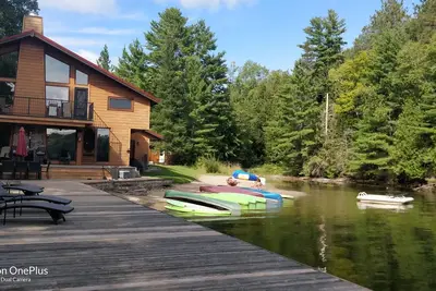 Image de Kawartha Lakes Waterfront Cottage - Sleeps 16